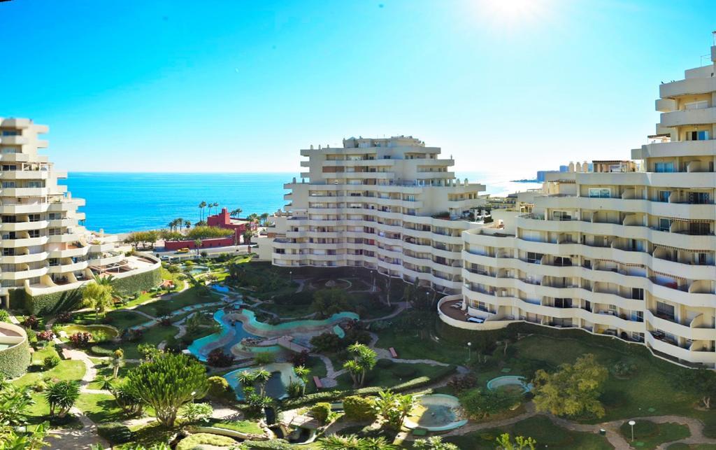 BenalBeach Yasmine Apartment Benalmadena Bagian luar foto